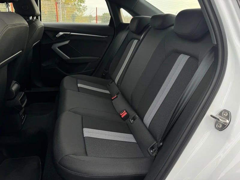 Photo de la voiture AUDI A3 BERLINE TFSI Mild Hybrid 116 S tronic 7 Design