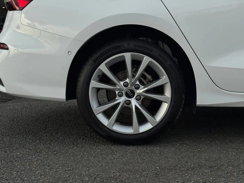 Photo de la voiture AUDI A3 BERLINE TFSI Mild Hybrid 116 S tronic 7 Design