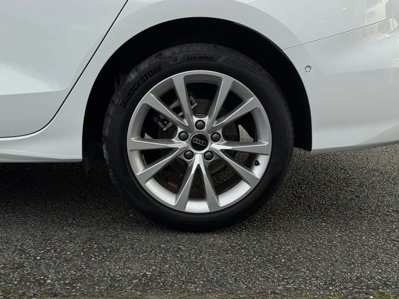 Photo de la voiture AUDI A3 BERLINE TFSI Mild Hybrid 116 S tronic 7 Design
