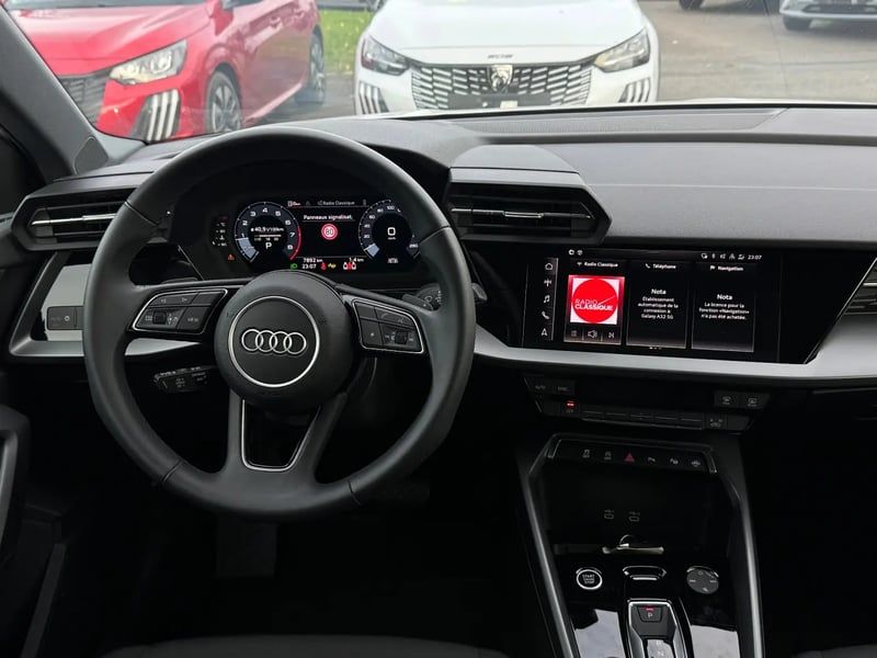 Photo de la voiture AUDI A3 BERLINE TFSI Mild Hybrid 116 S tronic 7 Design