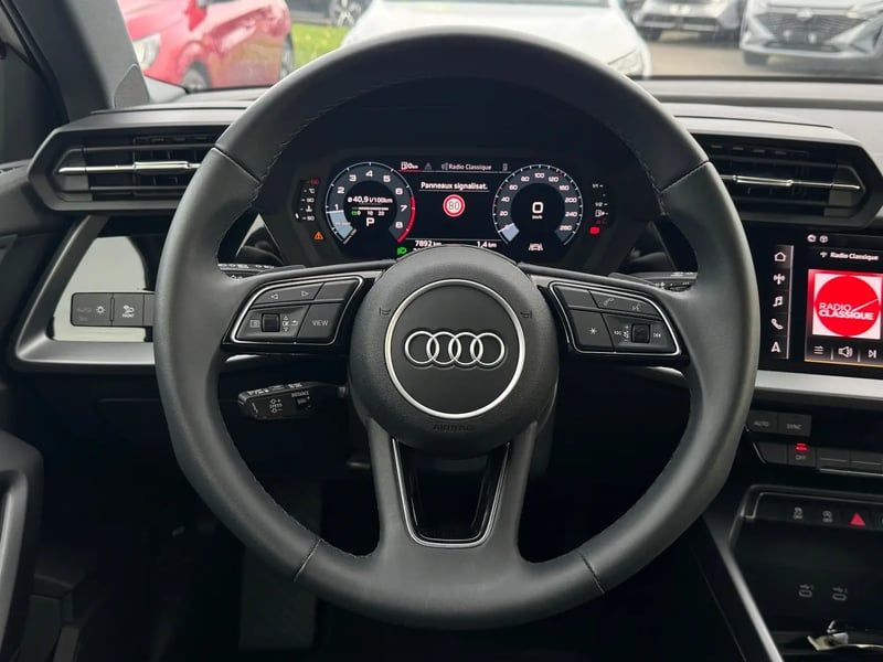 Photo de la voiture AUDI A3 BERLINE TFSI Mild Hybrid 116 S tronic 7 Design