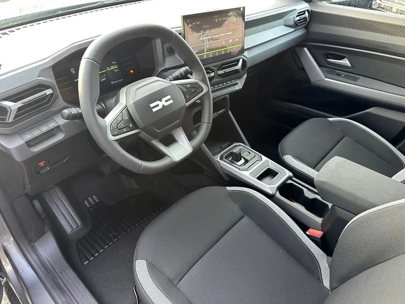 Photo de la voiture DACIA DUSTER Hybrid 155 Journey