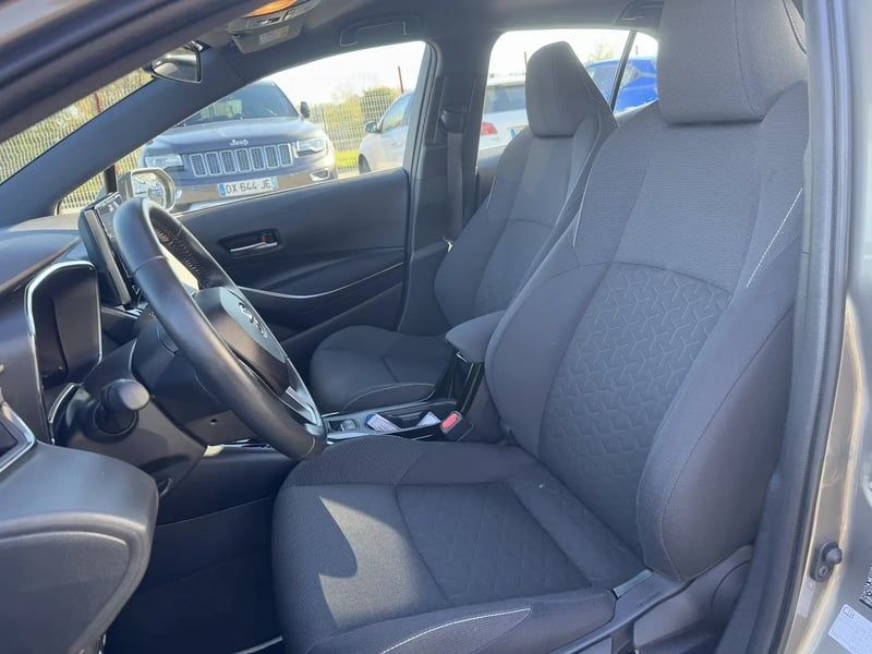 Photo de la voiture TOYOTA COROLLA HYBRIDE MY22 122h Dynamic