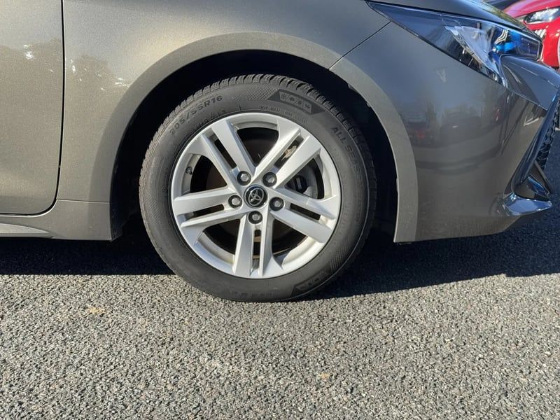 Photo de la voiture TOYOTA COROLLA HYBRIDE MY22 122h Dynamic