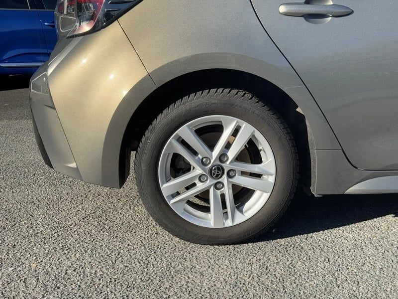 Photo de la voiture TOYOTA COROLLA HYBRIDE MY22 122h Dynamic