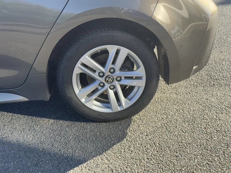 Photo de la voiture TOYOTA COROLLA HYBRIDE MY22 122h Dynamic