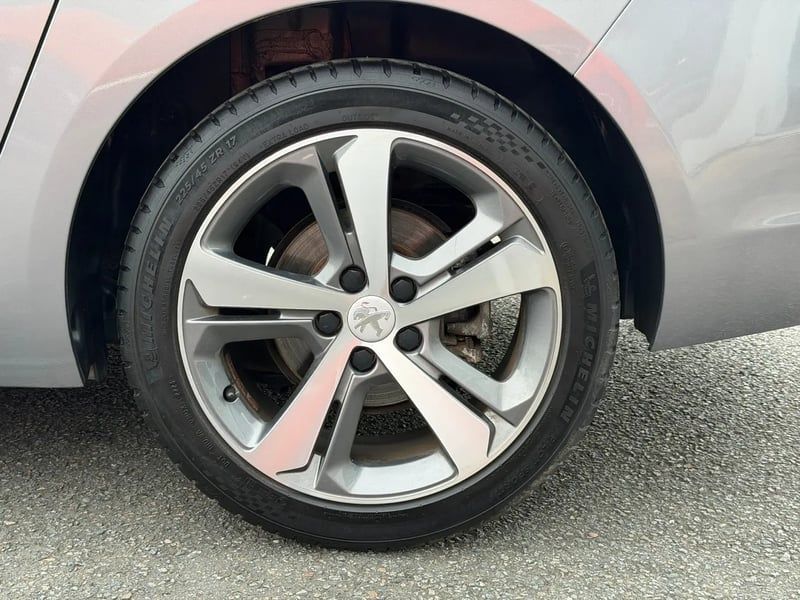 Photo de la voiture PEUGEOT 308 SW 1.2 PureTech 130ch S&S BVM6 GT Line