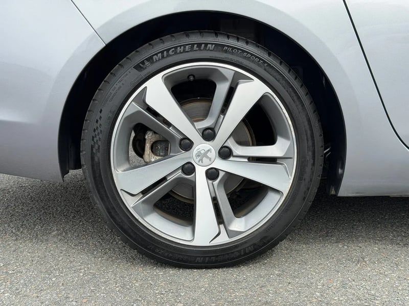 Photo de la voiture PEUGEOT 308 SW 1.2 PureTech 130ch S&S BVM6 GT Line