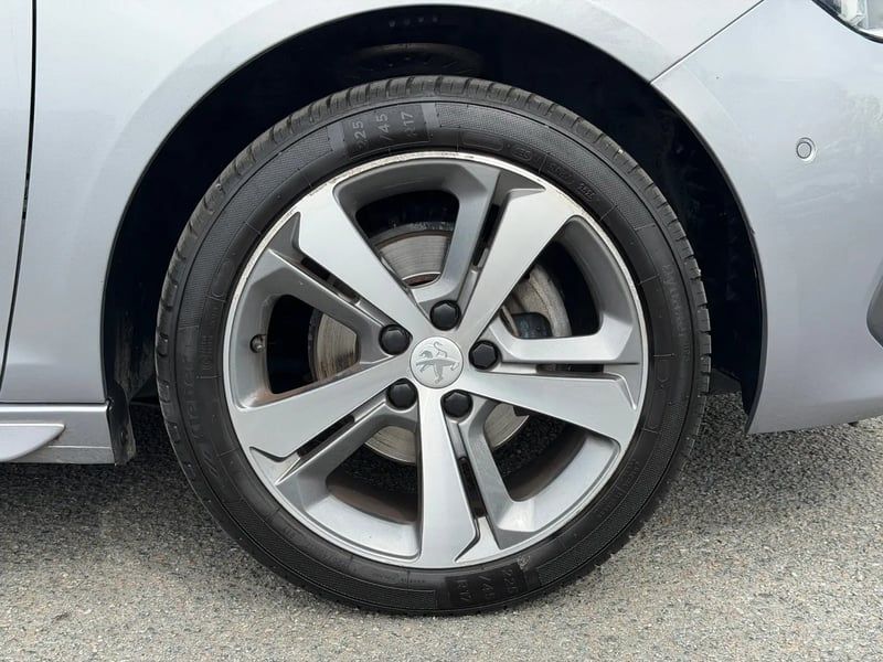 Photo de la voiture PEUGEOT 308 SW 1.2 PureTech 130ch S&S BVM6 GT Line