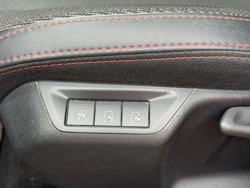 Photo de la voiture PEUGEOT 308 SW 1.2 PureTech 130ch S&S BVM6 GT Line