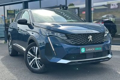 Photo de présentation de la voiture PEUGEOT 3008 Hybrid 180 e-EAT8 Allure Pack
