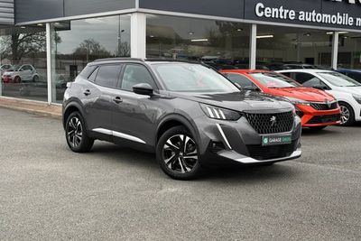 Photo de présentation de la voiture PEUGEOT 2008 BlueHDi 130 S&S EAT8 GT
