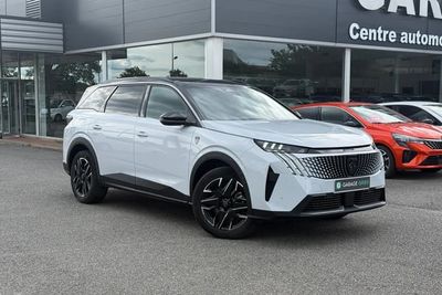 Photo de présentation de la voiture PEUGEOT 5008 Hybrid 145 ch e-DCS6 GT