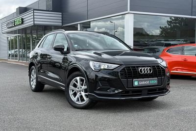 Photo de présentation de la voiture AUDI Q3 35 TDI 150 ch S tronic 7 Design Luxe